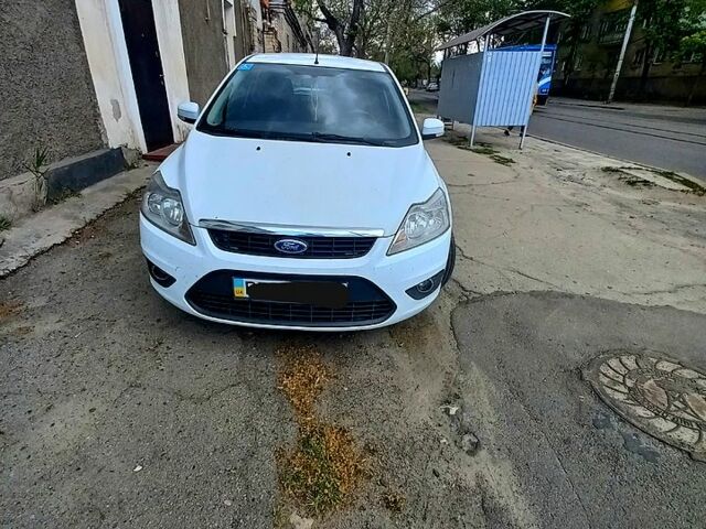 Белый Форд Фокус, объемом двигателя 1.6 л и пробегом 204 тыс. км за 5800 $, фото 1 на Automoto.ua
