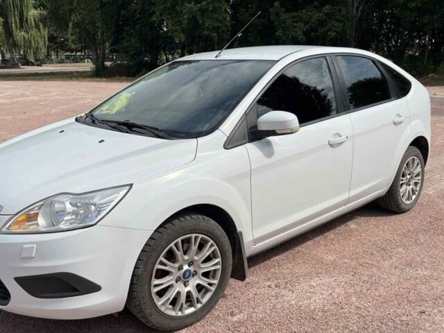 Білий Форд Фокус, об'ємом двигуна 2 л та пробігом 190 тис. км за 6300 $, фото 1 на Automoto.ua