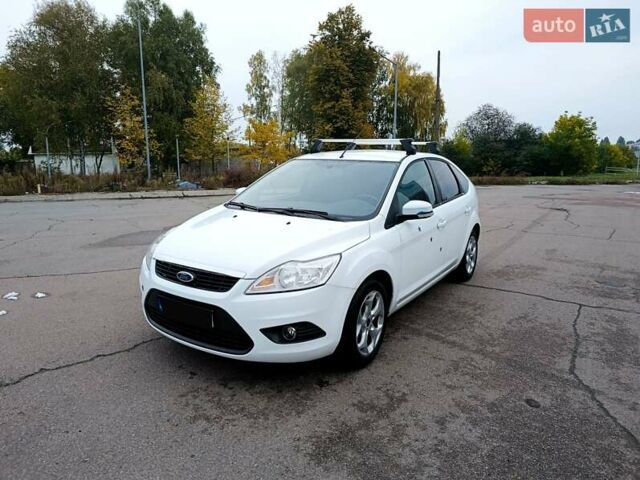Белый Форд Фокус, объемом двигателя 1.6 л и пробегом 186 тыс. км за 6000 $, фото 1 на Automoto.ua