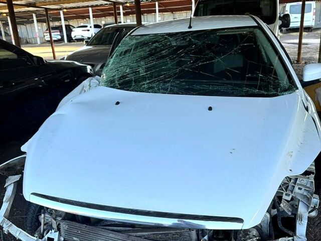 Белый Форд Фокус, объемом двигателя 1.6 л и пробегом 256 тыс. км за 2000 $, фото 1 на Automoto.ua