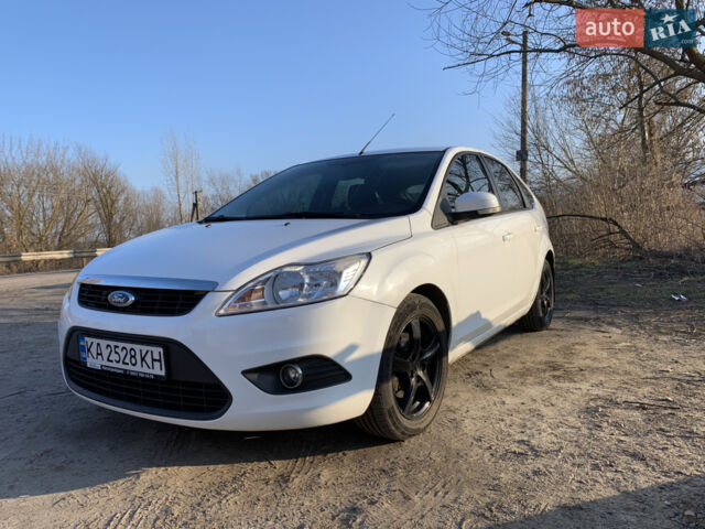 Білий Форд Фокус, об'ємом двигуна 1.6 л та пробігом 150 тис. км за 5000 $, фото 1 на Automoto.ua