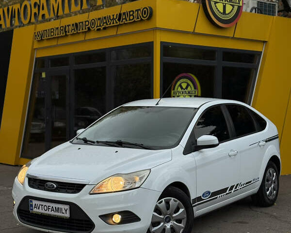 Белый Форд Фокус, объемом двигателя 1.6 л и пробегом 253 тыс. км за 5500 $, фото 1 на Automoto.ua