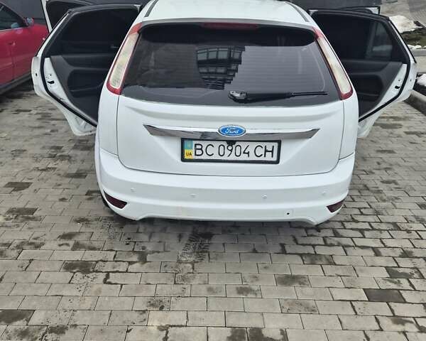 Білий Форд Фокус, об'ємом двигуна 1.6 л та пробігом 280 тис. км за 4500 $, фото 1 на Automoto.ua