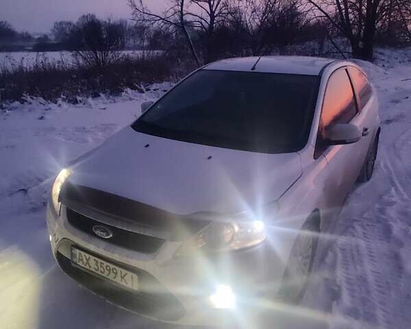 Білий Форд Фокус, об'ємом двигуна 1.39 л та пробігом 410 тис. км за 5200 $, фото 1 на Automoto.ua