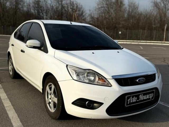 Белый Форд Фокус, объемом двигателя 0 л и пробегом 324 тыс. км за 5200 $, фото 1 на Automoto.ua