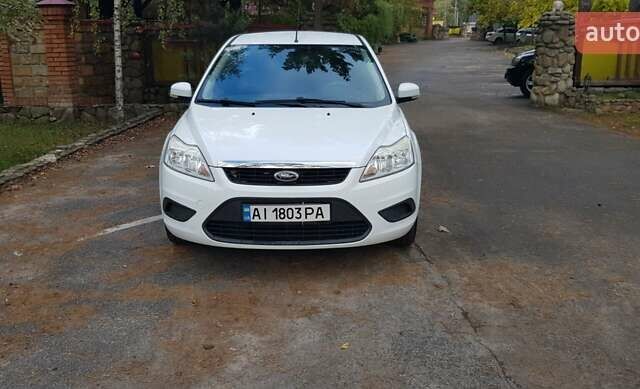 Белый Форд Фокус, объемом двигателя 1.4 л и пробегом 112 тыс. км за 5500 $, фото 1 на Automoto.ua