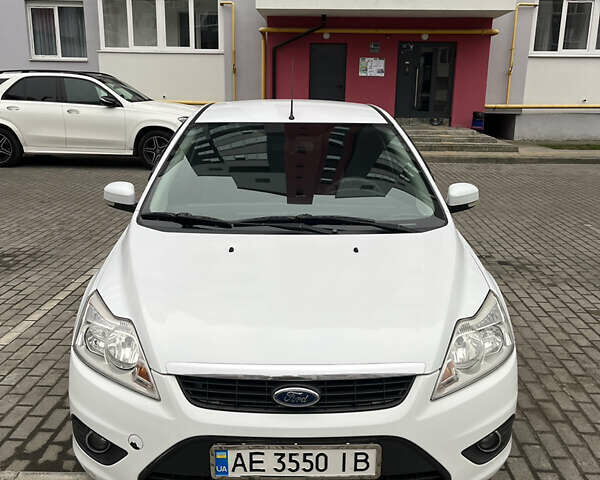 Білий Форд Фокус, об'ємом двигуна 1.6 л та пробігом 207 тис. км за 5000 $, фото 1 на Automoto.ua