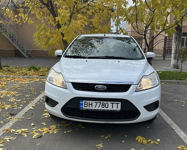 Белый Форд Фокус, объемом двигателя 1.39 л и пробегом 142 тыс. км за 5300 $, фото 1 на Automoto.ua