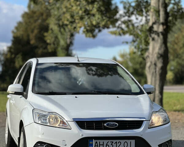 Білий Форд Фокус, об'ємом двигуна 1.6 л та пробігом 214 тис. км за 5500 $, фото 1 на Automoto.ua