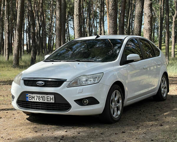 Белый Форд Фокус, объемом двигателя 2 л и пробегом 255 тыс. км за 6400 $, фото 1 на Automoto.ua