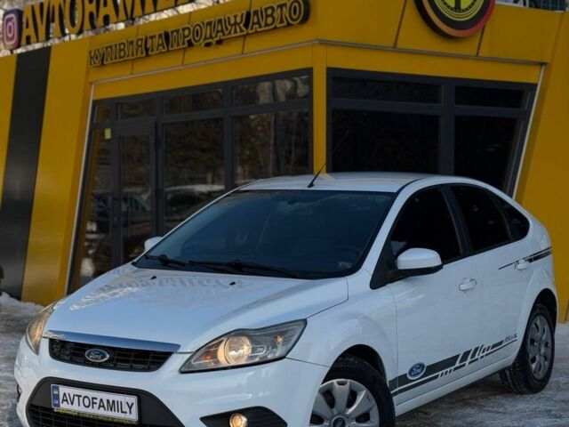 Белый Форд Фокус, объемом двигателя 0 л и пробегом 253 тыс. км за 5000 $, фото 1 на Automoto.ua