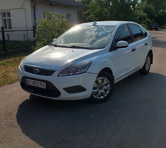Білий Форд Фокус, об'ємом двигуна 1.39 л та пробігом 240 тис. км за 4500 $, фото 1 на Automoto.ua