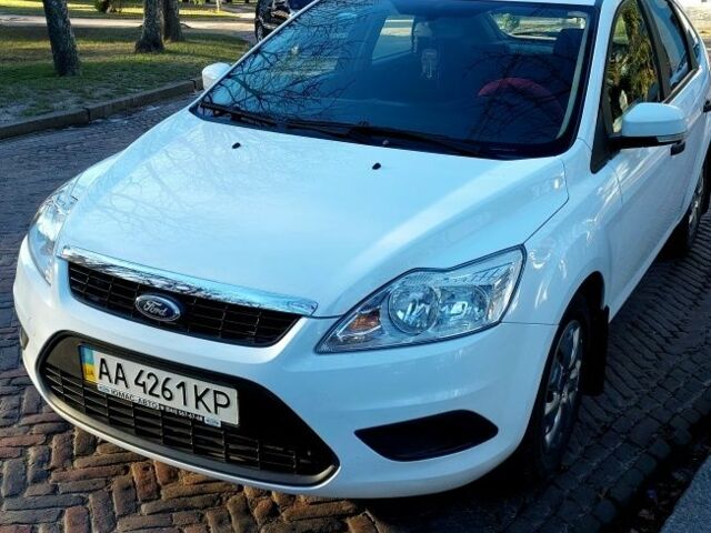 Белый Форд Фокус, объемом двигателя 1.4 л и пробегом 92 тыс. км за 8800 $, фото 1 на Automoto.ua