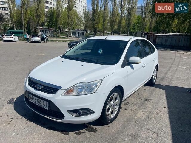 Белый Форд Фокус, объемом двигателя 1.6 л и пробегом 150 тыс. км за 7300 $, фото 1 на Automoto.ua