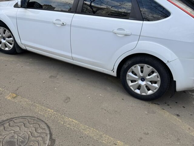 Белый Форд Фокус, объемом двигателя 1.8 л и пробегом 293 тыс. км за 6300 $, фото 1 на Automoto.ua