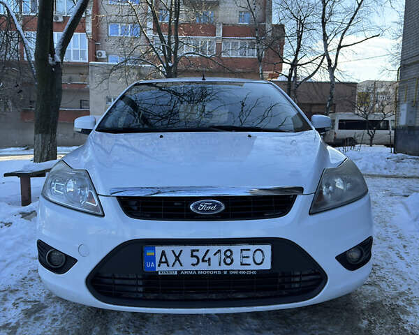 Білий Форд Фокус, об'ємом двигуна 1.4 л та пробігом 230 тис. км за 4050 $, фото 1 на Automoto.ua