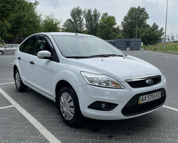 Білий Форд Фокус, об'ємом двигуна 1.4 л та пробігом 325 тис. км за 5000 $, фото 1 на Automoto.ua