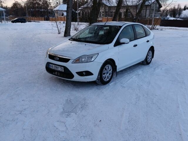 Белый Форд Фокус, объемом двигателя 1.4 л и пробегом 192 тыс. км за 4600 $, фото 1 на Automoto.ua