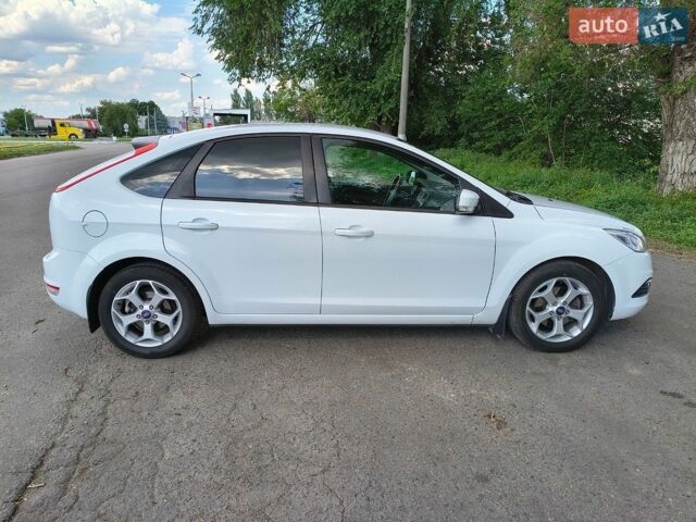 Белый Форд Фокус, объемом двигателя 1.6 л и пробегом 101 тыс. км за 6800 $, фото 1 на Automoto.ua