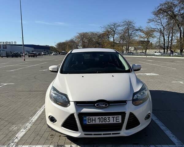 Белый Форд Фокус, объемом двигателя 2 л и пробегом 197 тыс. км за 7500 $, фото 1 на Automoto.ua