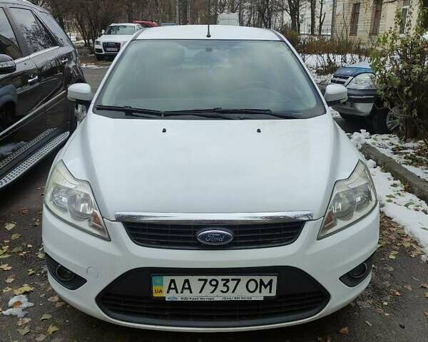 Білий Форд Фокус, об'ємом двигуна 1.6 л та пробігом 227 тис. км за 5200 $, фото 1 на Automoto.ua