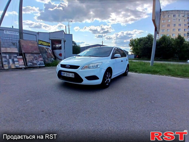 Белый Форд Фокус, объемом двигателя 1.4 л и пробегом 229 тыс. км за 5700 $, фото 1 на Automoto.ua