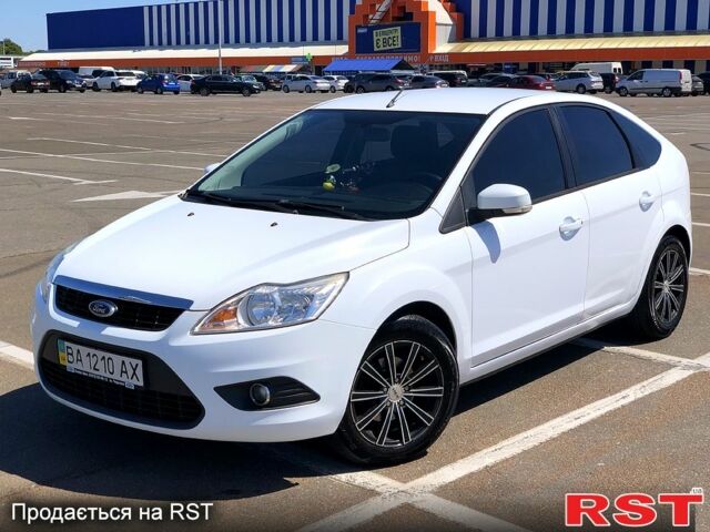 Белый Форд Фокус, объемом двигателя 1.6 л и пробегом 98 тыс. км за 5300 $, фото 1 на Automoto.ua