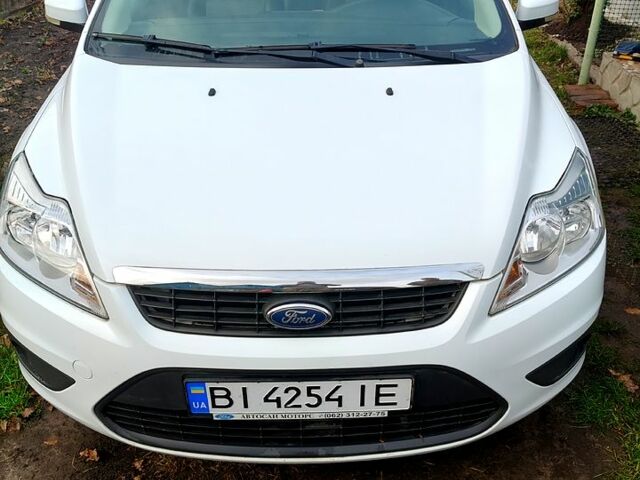 Білий Форд Фокус, об'ємом двигуна 1.4 л та пробігом 80 тис. км за 5800 $, фото 1 на Automoto.ua