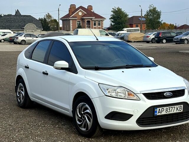 Білий Форд Фокус, об'ємом двигуна 1.4 л та пробігом 125 тис. км за 6000 $, фото 1 на Automoto.ua