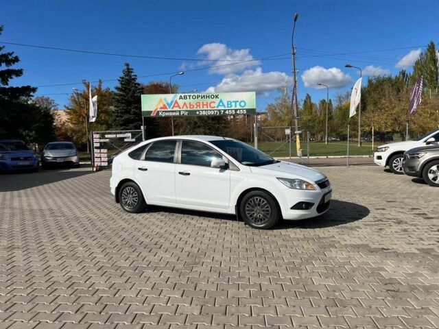 Білий Форд Фокус, об'ємом двигуна 1.4 л та пробігом 204 тис. км за 5100 $, фото 1 на Automoto.ua