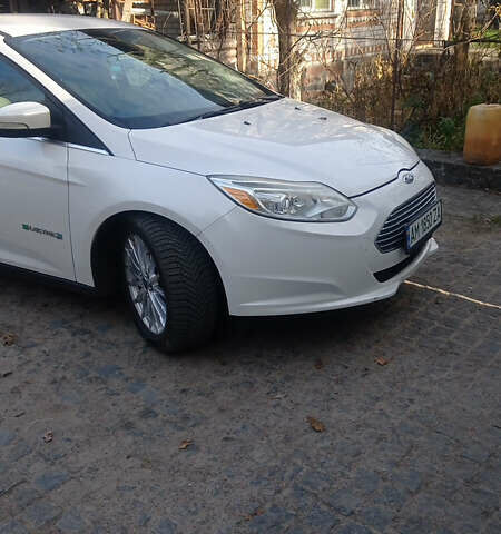 Белый Форд Фокус, объемом двигателя 0 л и пробегом 146 тыс. км за 8300 $, фото 1 на Automoto.ua