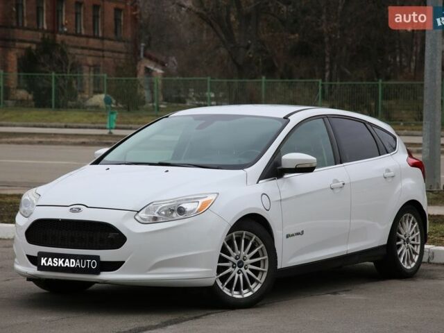 Білий Форд Фокус, об'ємом двигуна 0 л та пробігом 153 тис. км за 6600 $, фото 1 на Automoto.ua