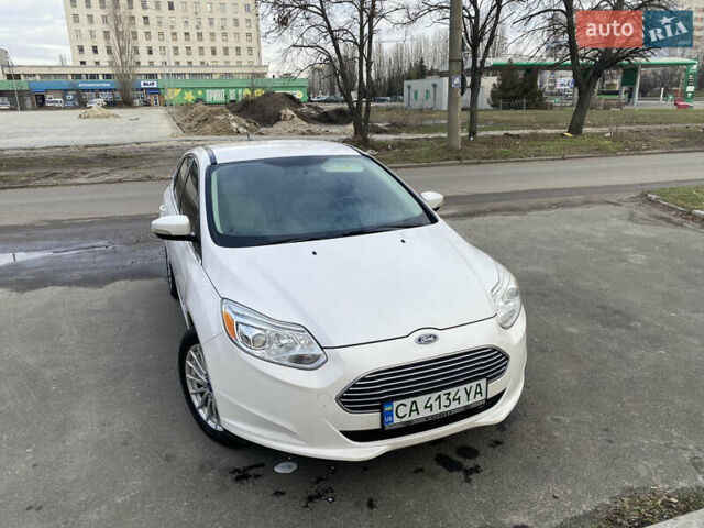 Белый Форд Фокус, объемом двигателя 0 л и пробегом 138 тыс. км за 6999 $, фото 1 на Automoto.ua