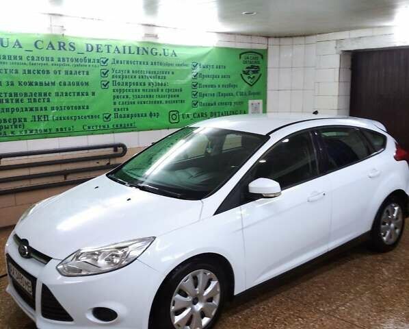 Білий Форд Фокус, об'ємом двигуна 2 л та пробігом 129 тис. км за 8100 $, фото 1 на Automoto.ua