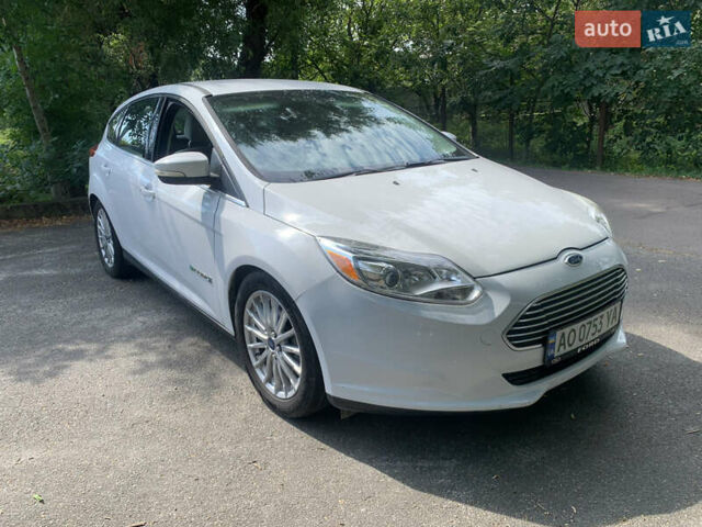 Белый Форд Фокус, объемом двигателя 0 л и пробегом 136 тыс. км за 5200 $, фото 1 на Automoto.ua