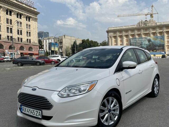 Белый Форд Фокус, объемом двигателя 0 л и пробегом 135 тыс. км за 7600 $, фото 1 на Automoto.ua