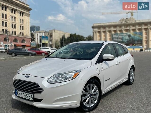 Белый Форд Фокус, объемом двигателя 0 л и пробегом 137 тыс. км за 6700 $, фото 1 на Automoto.ua
