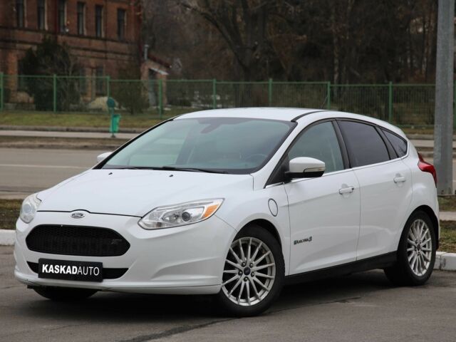 Білий Форд Фокус, об'ємом двигуна 0 л та пробігом 153 тис. км за 6600 $, фото 1 на Automoto.ua