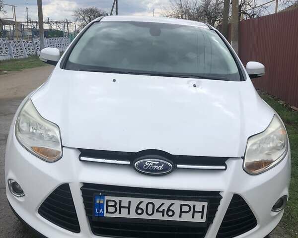 Белый Форд Фокус, объемом двигателя 2 л и пробегом 237 тыс. км за 7500 $, фото 1 на Automoto.ua