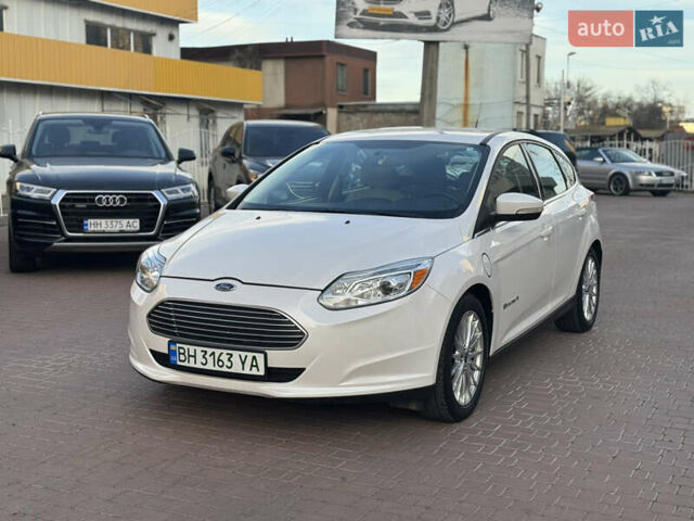 Белый Форд Фокус, объемом двигателя 0 л и пробегом 78 тыс. км за 6700 $, фото 1 на Automoto.ua