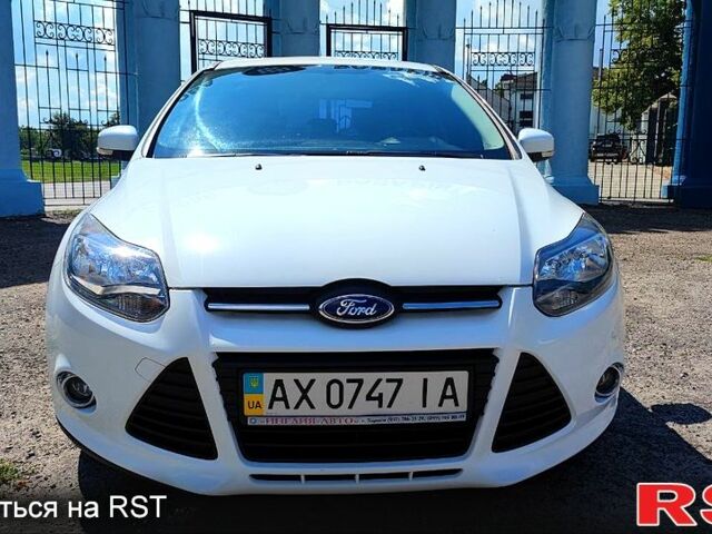 Форд Фокус 2013 в Харькове на Automoto.ua Белый Форд Фокус, объемом двигателя 1 л и пробегом 200 тыс. км за 5750 $, фото 1 на Automoto.ua