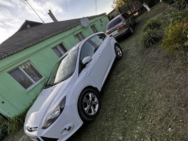 Білий Форд Фокус, об'ємом двигуна 1 л та пробігом 77 тис. км за 8333 $, фото 1 на Automoto.ua