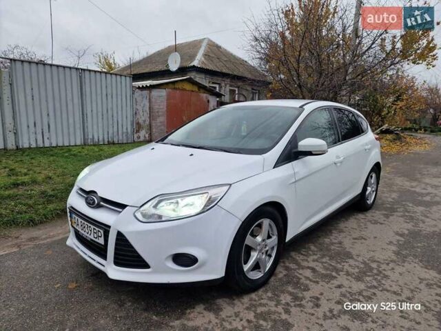 Белый Форд Фокус, объемом двигателя 1 л и пробегом 149 тыс. км за 5600 $, фото 1 на Automoto.ua