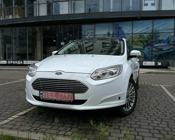Форд Фокус 2013 в Ивано-Франковске на Automoto.ua Белый Форд Фокус, объемом двигателя 0 л и пробегом 165 тыс. км за 7800 $, фото 1 на Automoto.ua