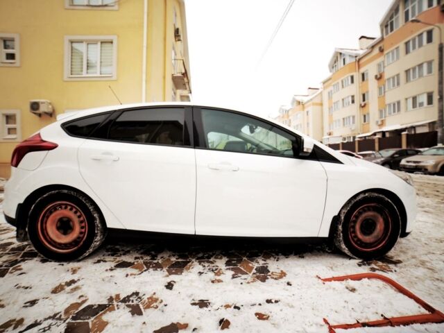 Білий Форд Фокус, об'ємом двигуна 1 л та пробігом 134 тис. км за 9500 $, фото 1 на Automoto.ua