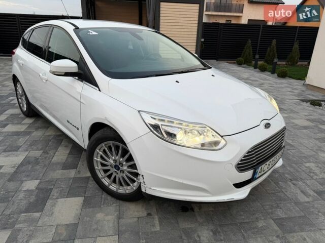 Білий Форд Фокус, об'ємом двигуна 0 л та пробігом 145 тис. км за 6000 $, фото 1 на Automoto.ua