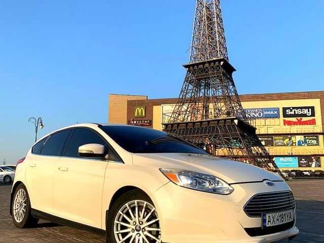 Форд Фокус 2013 в Харькове на Automoto.ua Белый Форд Фокус, объемом двигателя 0 л и пробегом 110 тыс. км за 6400 $, фото 1 на Automoto.ua