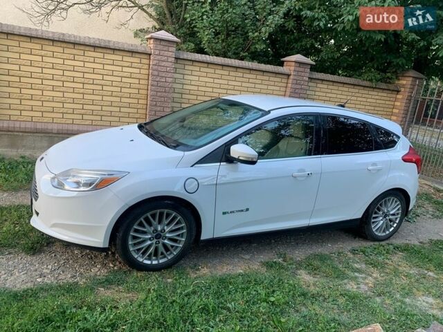 Білий Форд Фокус, об'ємом двигуна 0 л та пробігом 145 тис. км за 6400 $, фото 1 на Automoto.ua