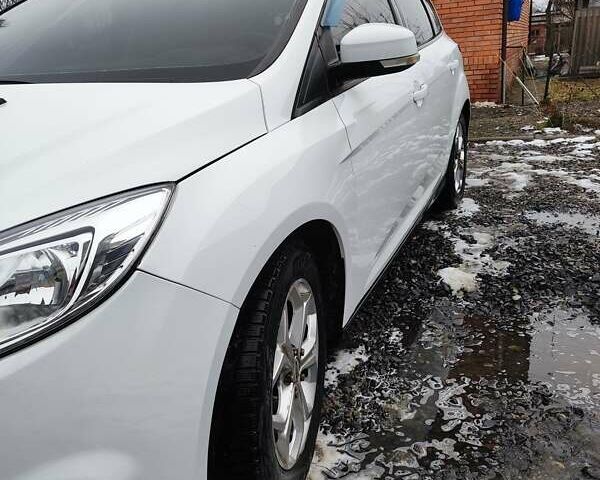 Белый Форд Фокус, объемом двигателя 1 л и пробегом 132 тыс. км за 6000 $, фото 1 на Automoto.ua