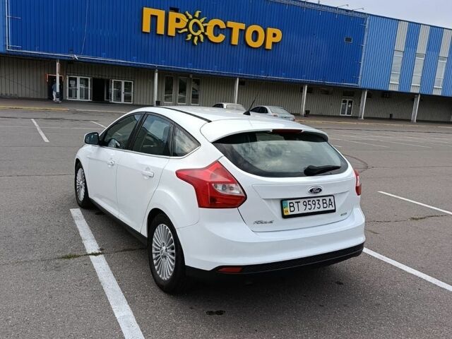 Білий Форд Фокус, об'ємом двигуна 1 л та пробігом 210 тис. км за 7000 $, фото 1 на Automoto.ua